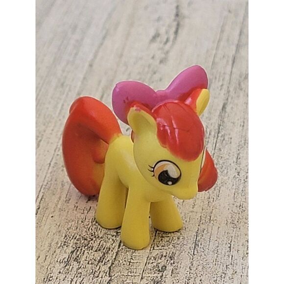 Hasbro My Little Pony yellow no cutie mark baby toy figure - Picture 1 of 5